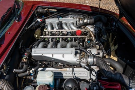 Aston Martin V8 Volante Series II 36