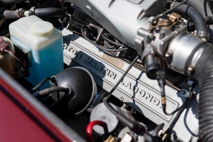 Aston Martin V8 Volante Series II 38