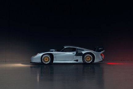 Porsche 911 GT1 3