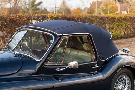 Jaguar XK 140 Drop-Head Coupe 9