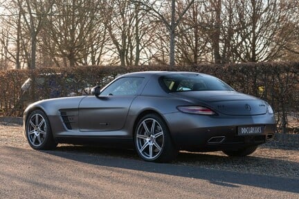 Mercedes-Benz SLS AMG 5