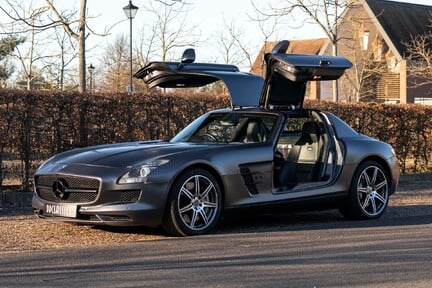 Mercedes-Benz SLS AMG 1