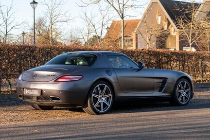 Mercedes-Benz SLS AMG 4