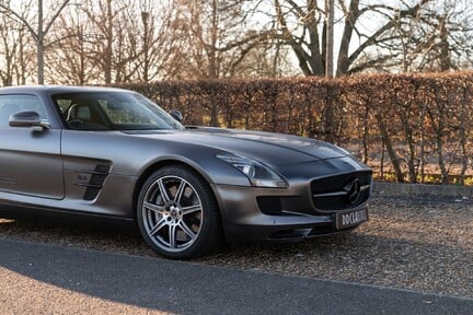 Mercedes-Benz SLS AMG 10