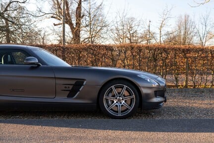 Mercedes-Benz SLS AMG 14