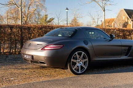 Mercedes-Benz SLS AMG 16