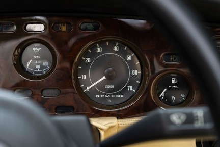 Aston Martin V8 Vantage X-Pack Volante 23