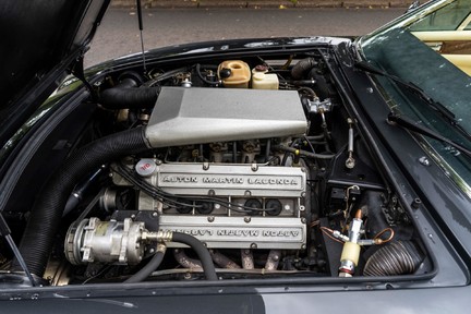 Aston Martin V8 Vantage X-Pack Volante 41