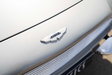 Aston Martin DB6 10