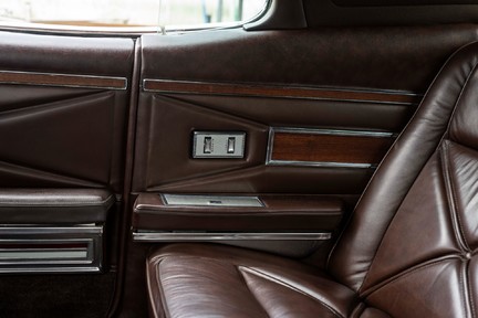 Lincoln Continental Mk III 33