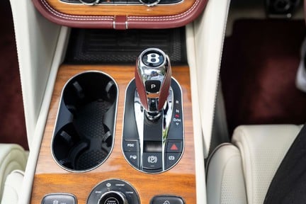 Bentley Bentayga V8 22