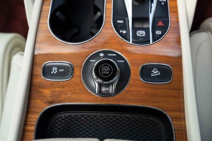 Bentley Bentayga V8 23