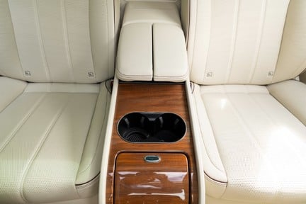 Bentley Bentayga V8 34
