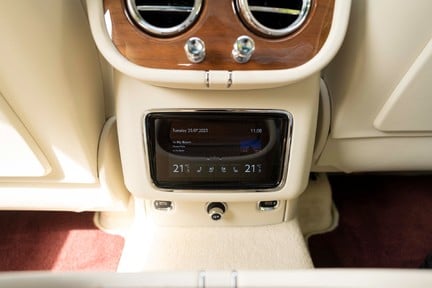 Bentley Bentayga V8 36