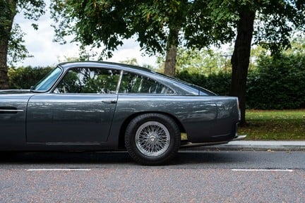 Aston Martin DB4 GT SWB 14