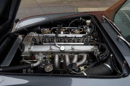Aston Martin DB4 GT SWB 35
