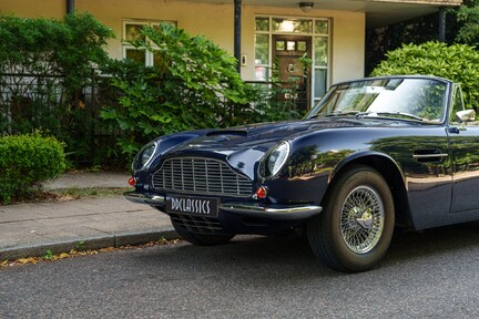 Aston Martin DB6 Mark II Volante 12