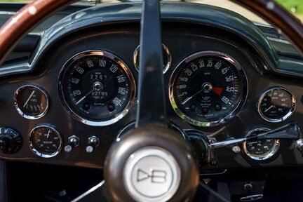 Aston Martin DB6 Mark II Volante 19