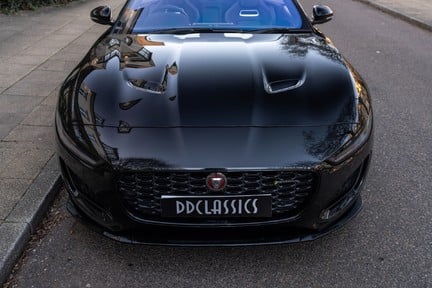 Jaguar F-Type R-Dynamic Black 9