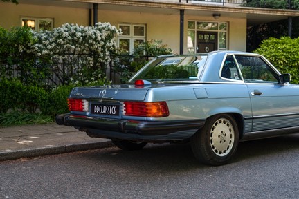 Mercedes-Benz SL Class 560 SL 12