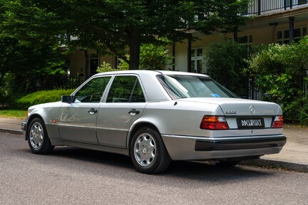 Mercedes-Benz E Class 500E 4