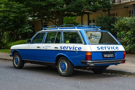 Mercedes-Benz C Class 230 TE 4