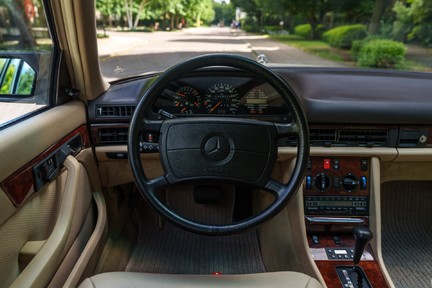 Mercedes-Benz S Class 560 SEL 12