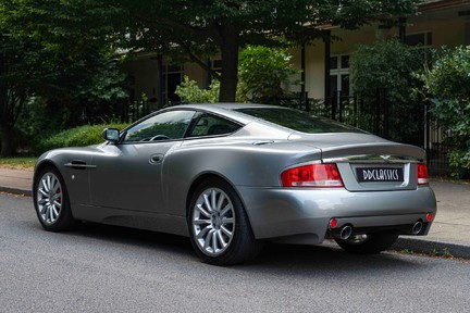 Aston Martin Vanquish 4