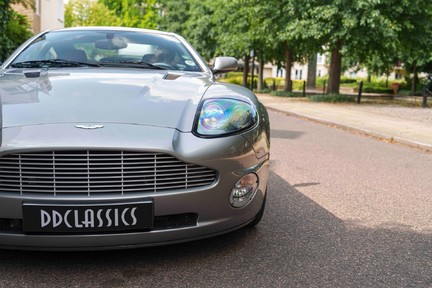 Aston Martin Vanquish 10