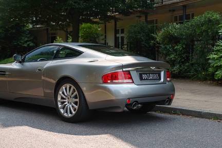 Aston Martin Vanquish 12