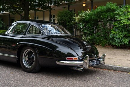 Mercedes-Benz SL Class 300SL Gullwing 16