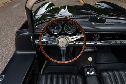 Mercedes-Benz SL Class 300SL Gullwing 18