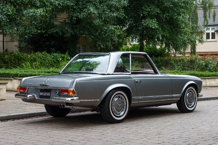 Mercedes-Benz SL 280SL Pagoda 3