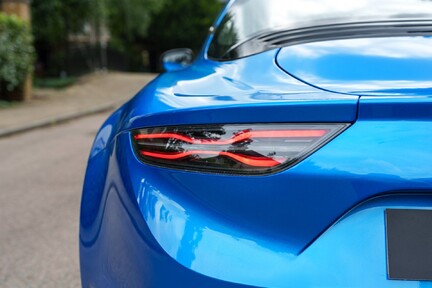 Alpine A110 1.8L Turbo 300 GT 2 DR DCT 17