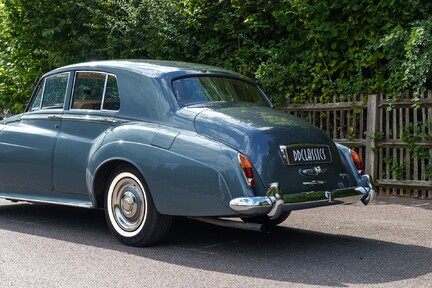 Rolls-Royce Silver Cloud III 12