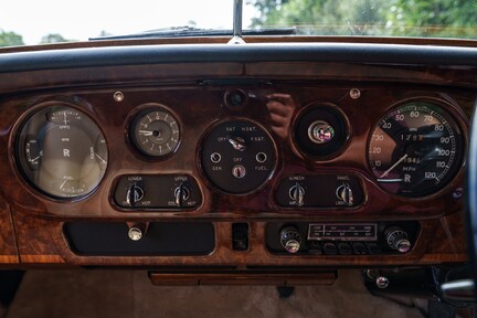 Rolls-Royce Silver Cloud III 18