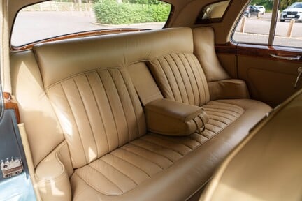 Rolls-Royce Silver Cloud III 22