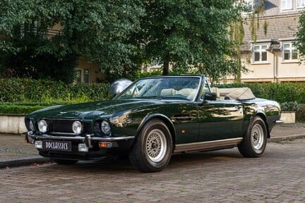 Aston Martin V8 Volante 1