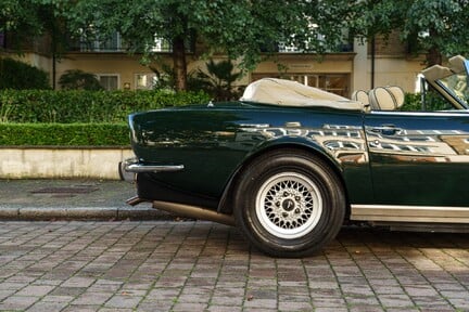 Aston Martin V8 Volante 13