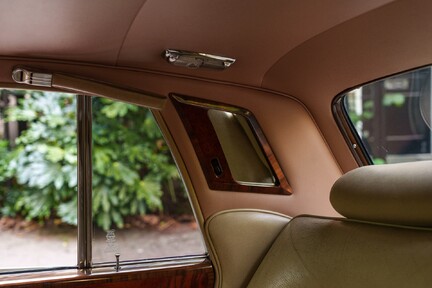 Rolls-Royce Silver Shadow II 26