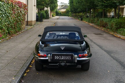 Jaguar E-Type V12 9