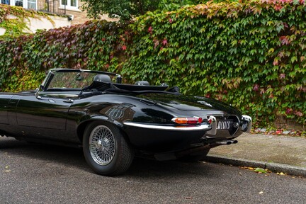 Jaguar E-Type V12 16