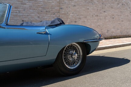 Jaguar E-Type Series 1 4.2 Roadster 11