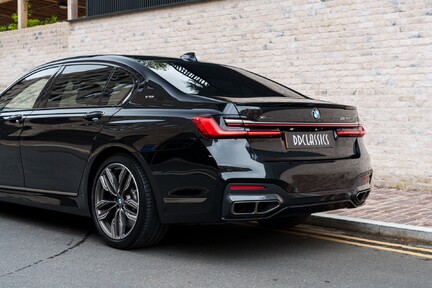 BMW 7 Series M760LI XDRIVE 14