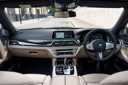 BMW 7 Series M760LI XDRIVE 15