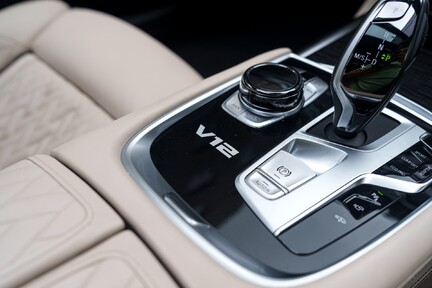 BMW 7 Series M760LI XDRIVE 21