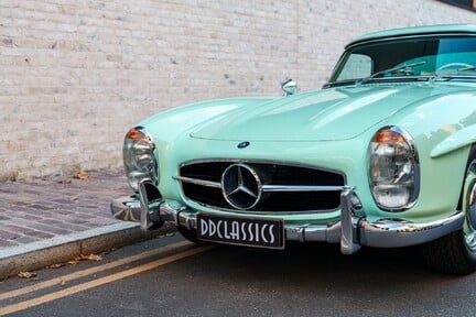 Mercedes-Benz SL Class 300SL Roadster 7