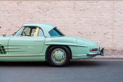 Mercedes-Benz SL Class 300SL Roadster 12