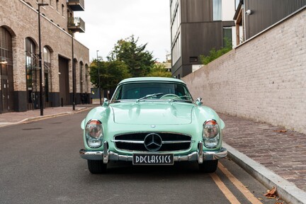 Mercedes-Benz SL Class 300SL Roadster 5