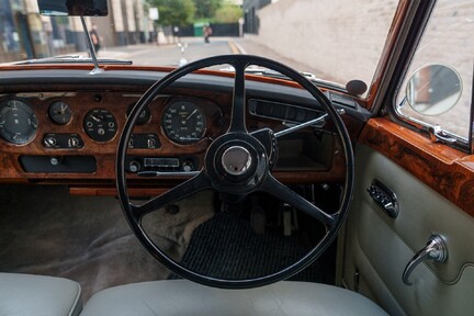 Rolls-Royce Silver Cloud III 18